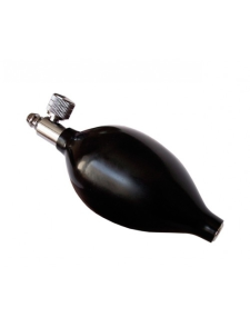 Pera de goma negra para tensiómetro aneroide con válvula metálica de desinflado de rosca, sobre fondo blanco